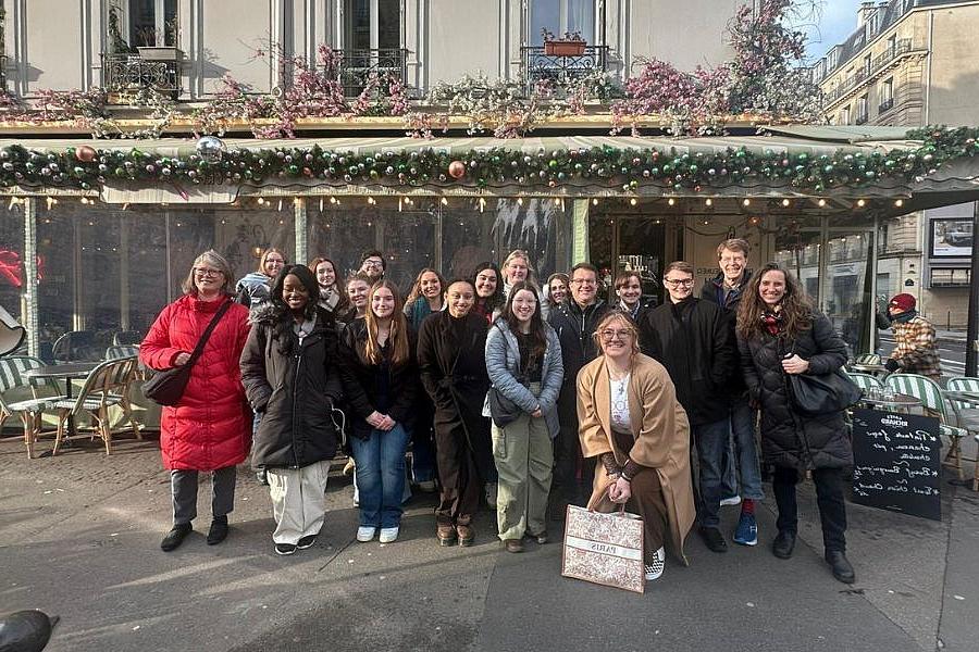 President John Swallow meets students at a Paris cafe.